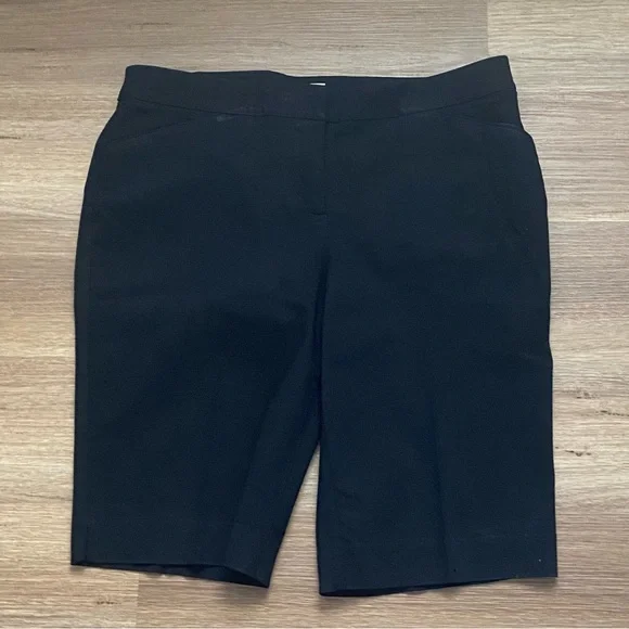 So Slimming by Chico’s 2 Black Shorts - Picture 2 of 8
